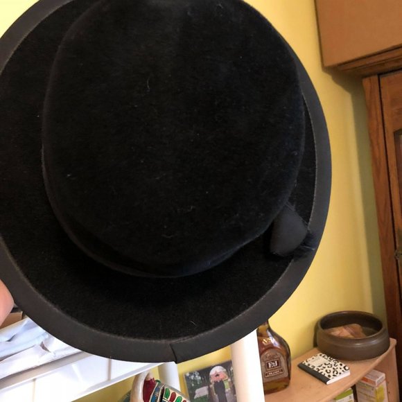 Woman’s Hat by Woolf Brothers - Picture 7 of 7